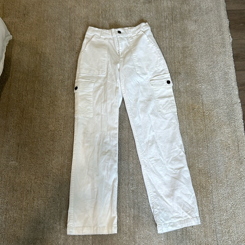 Size 4 white pants never worn